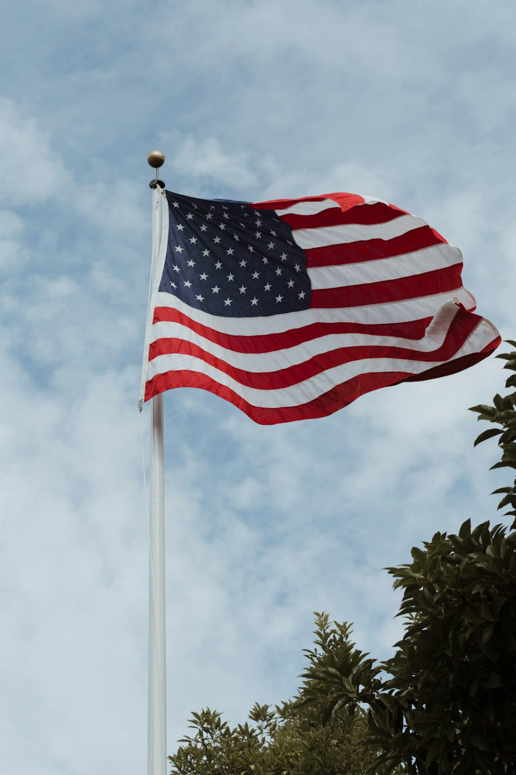 טראמפ חתם על הסכם הגנה משודרג עם קטאר